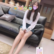 大一學生妹，長相清秀甜美 不抽煙