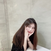 #推薦一位辣妹，年輕骨感、筷子腿，氣質超漂亮～