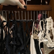 要介紹一位美艷熟婦  豐滿膚白