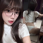 瓜瓜 160 F 46 19歲 童顏巨乳 清純臉蛋