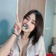 剝殼荔枝膚感，軟萌奶音小貓系，笑起來甜度破表
