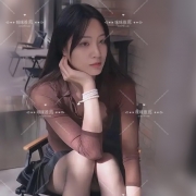 臉冷、身材辣、腿絕美，想被她白眼的舉手