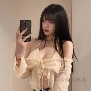 小桃｜164｜45kg｜D｜23y  #美腿正妹