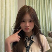 童顏小隻馬｜長髮及腰
